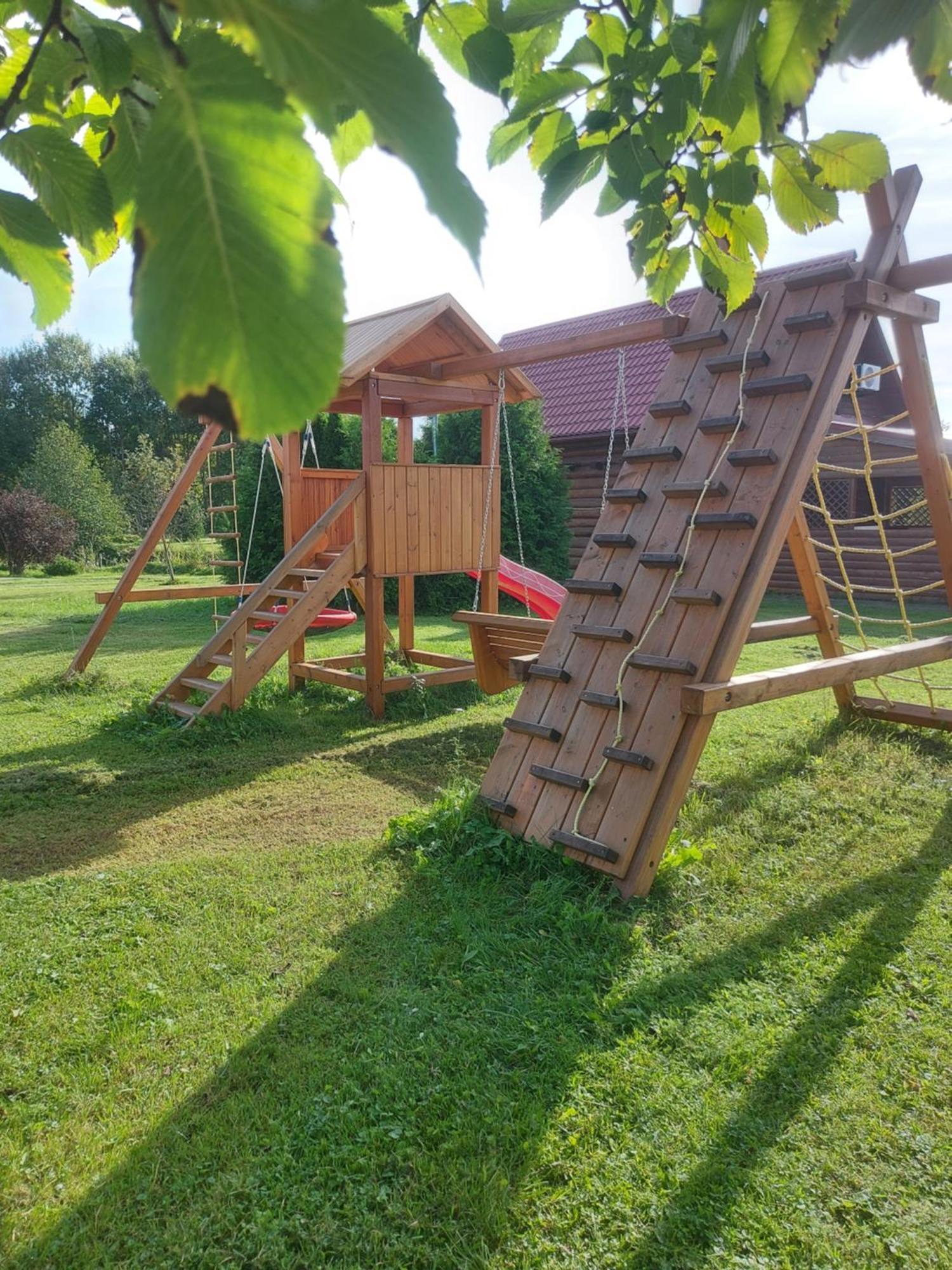 Lindiki Hotel Salaspils Eksteriør billede