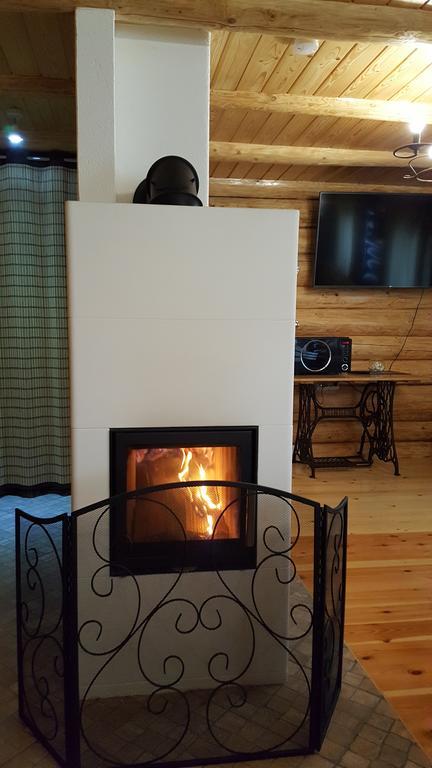Lindiki Hotel Salaspils Eksteriør billede